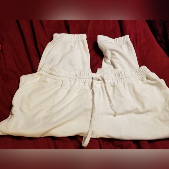 Like new white 2 piece lounge set xxl - Picture 3 of 10